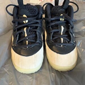 Toddler Nike little posite ones